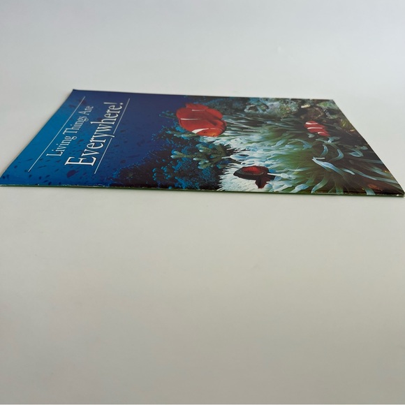 Living Things Are Everywhere! By Jayne Smith kids educational reading book - Picture 11 of 17